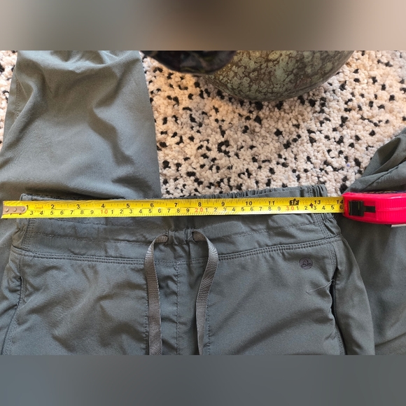 Apana brand. Size small/medium. Green. 3/4 cropped joggers. Elastic drawstring - Picture 2 of 12